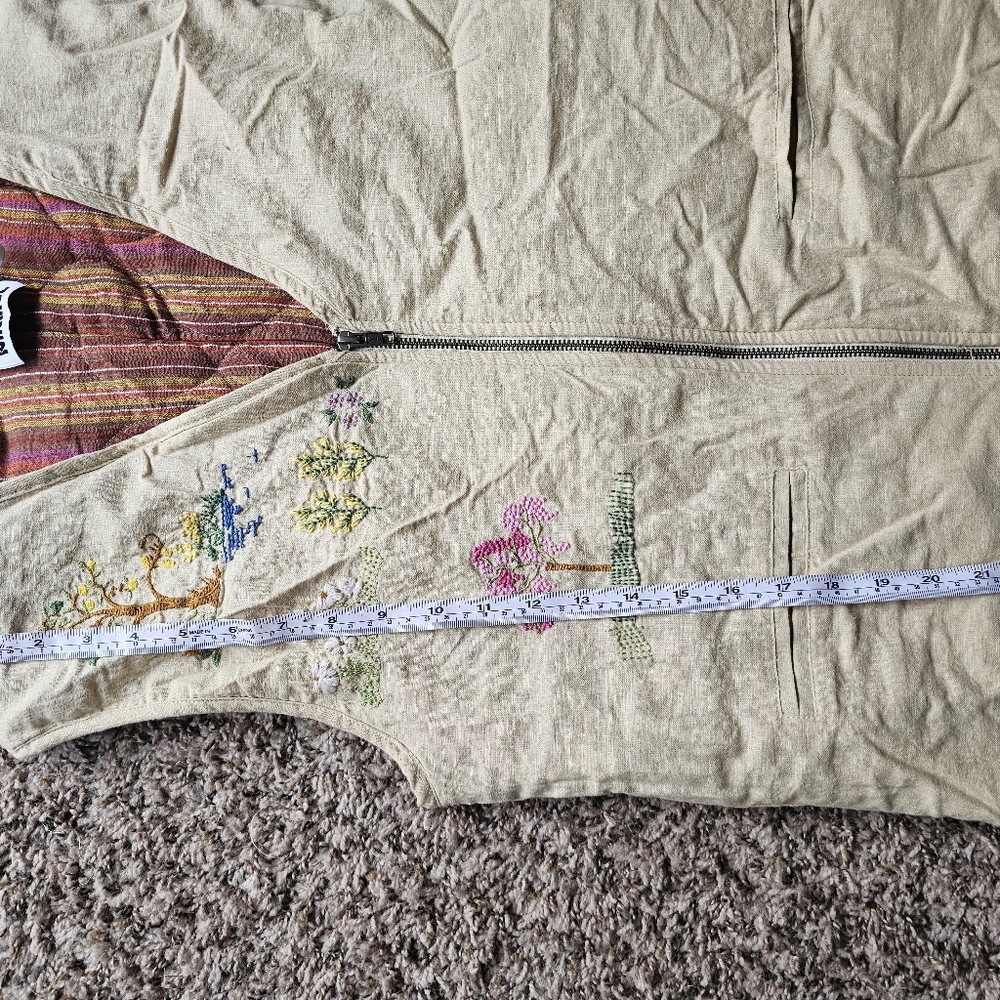 Reclaimed Vintage Embroidered Beige Vest Boho Chic Poet CoreFront Pockets Size S - Picture 4 of 9